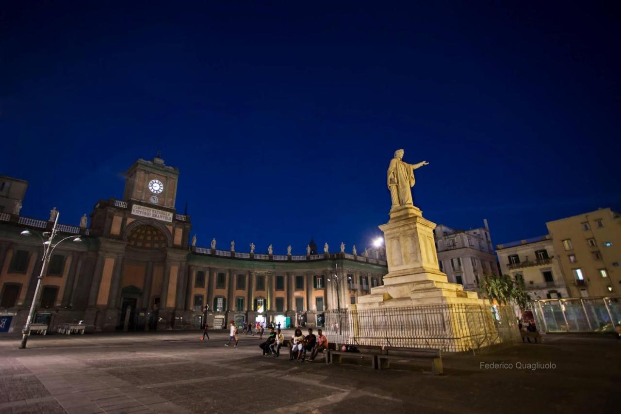 Casetta Soriano - Piazza Dante Napoli Bagian luar foto