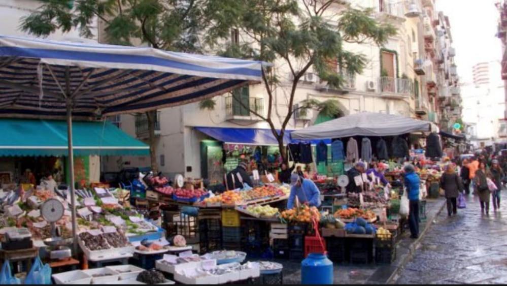 Casetta Soriano - Piazza Dante Napoli Bagian luar foto